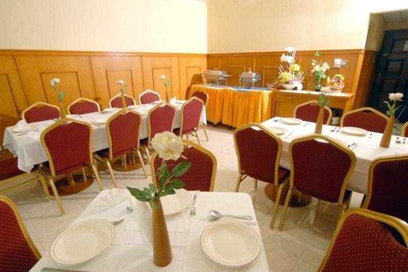 Royal Plaza Hotel Apartments Дубай Экстерьер фото
