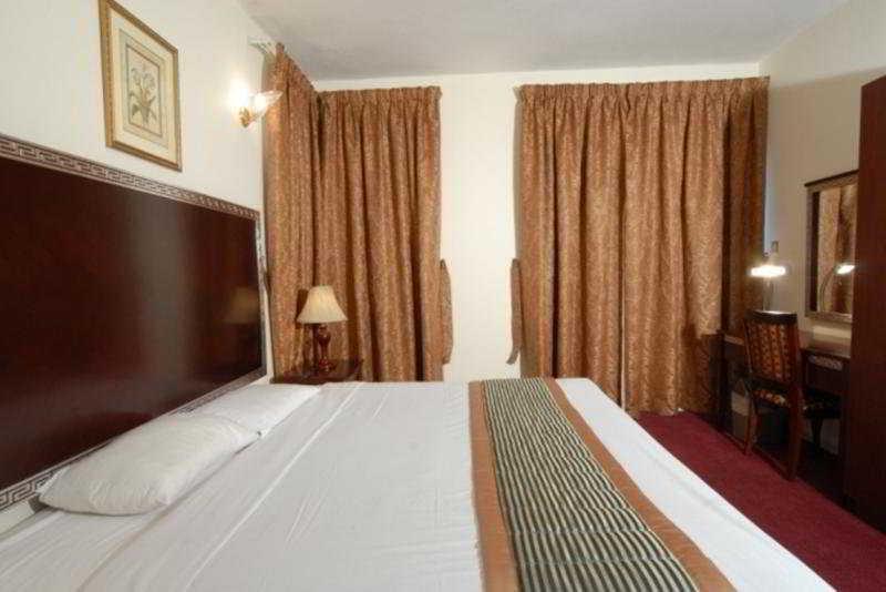 Royal Plaza Hotel Apartments Дубай Экстерьер фото